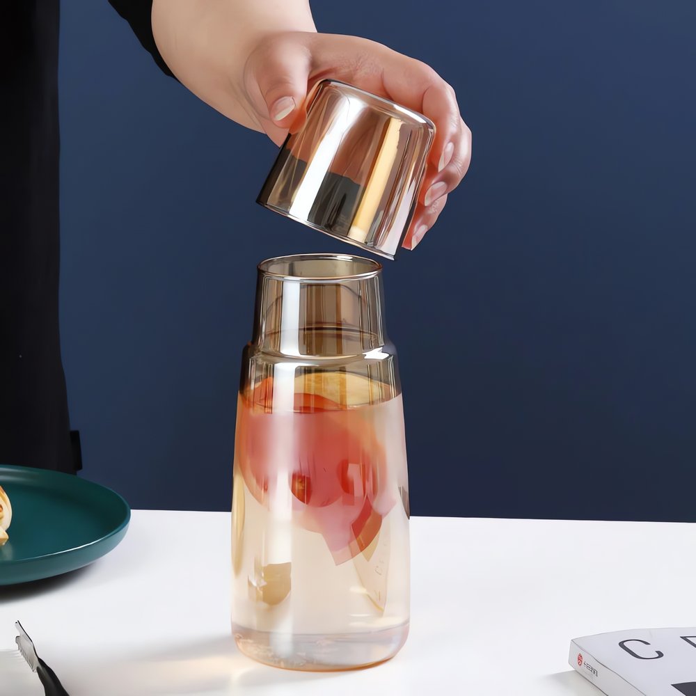 Carafe De Chevet Vintage Main Service Versée