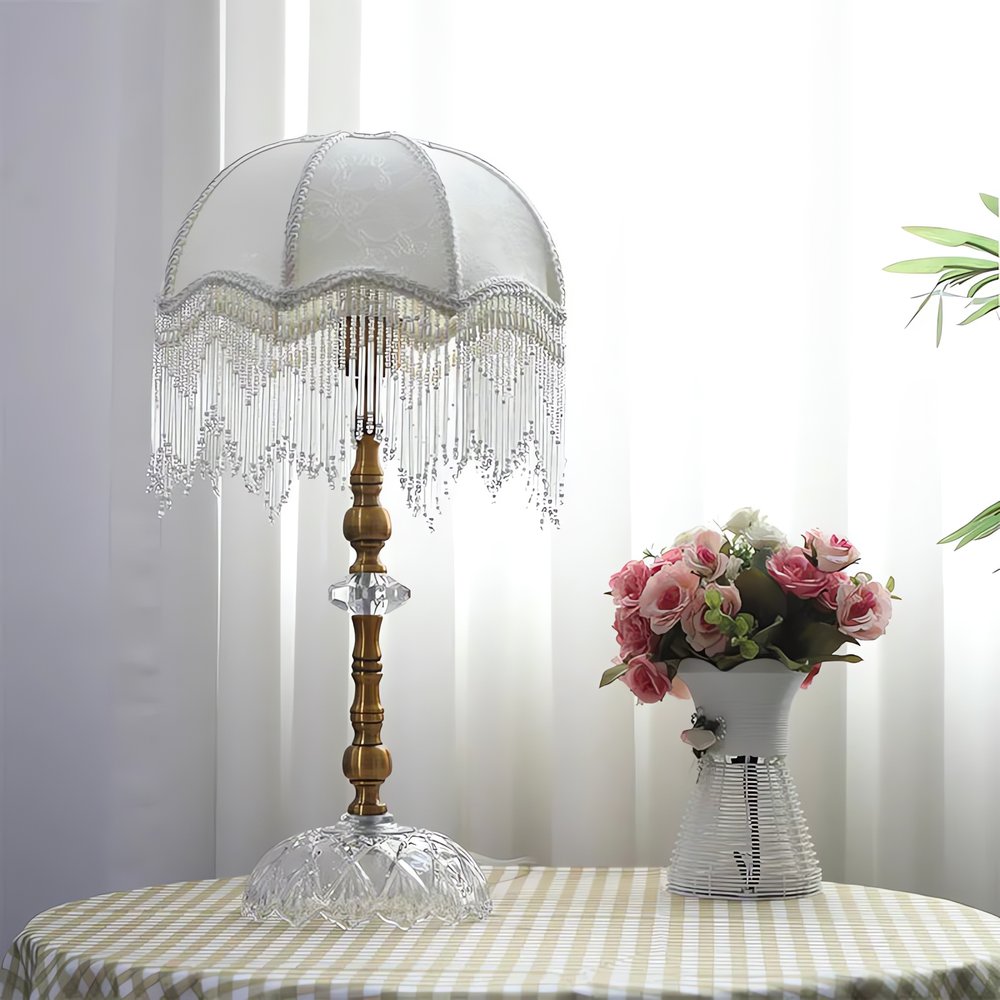 Lampe Vintage À Frange Blanche Sophistiquée