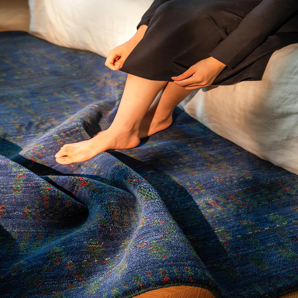 Tapis Vintage Bleu Foncé Détails Délicats